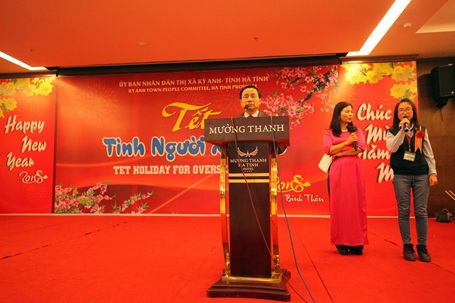 Hơn 300 người nước ngoài ở lại KCN Formosa dự “Tết cho người xa quê” - 1 UBTƯ Đảng, Bí thư, Chủ tịch UBND tỉnh Hà Tĩnh Lê Đình Sơn phát biểu chào mừng hơn 300 cán bộ, kỹ sư, công nhân dự buổi lễ giao lưu Tết cho người xa quê năm 2016.