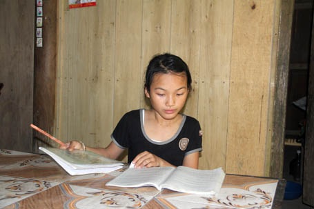 Bạn đọc giúp đỡ “bé lớp 6 viết đơn xin nghỉ học” hơn 127 triệu đồng - 3 Nhờ sự hỗ trợ kịp thời của các nhà hảo tâm mà bé Hoài Thu đã không phải bỏ học giữa chừng.