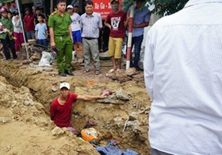 Thi công cáp ngầm, một công nhân bị điện giật chết - 1 Hiện trường nơi nạn nhân Đ. tử vong.