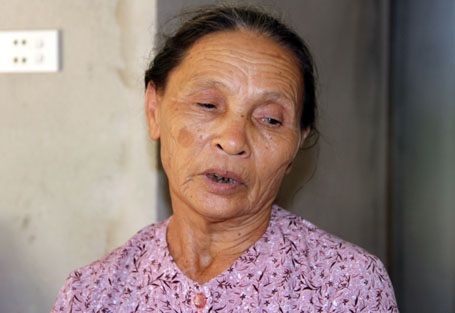 Vụ vợ liệt sĩ khốn khổ vì trót tin xã: Làm thế là có tội với dân! - 2
Bà Hòa đã sức tàn lực kiệt vì ngôi nhà của nợ