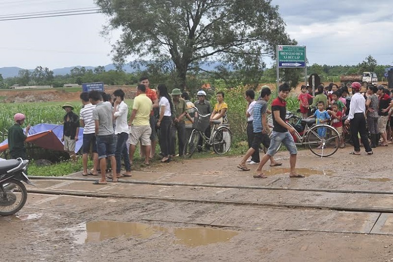 Người đàn ông bị tàu hỏa cán tử vong khi băng qua đường sắt - 1 Hiện trường vụ tai nạn