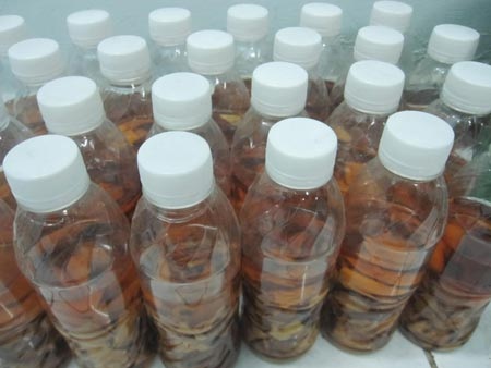 Khi rượu ngâm thành thuốc độc... - 1 Nhiều người Việt có thói quen, ri rỉ rì ri, cái gì cũng ngâm rượu!