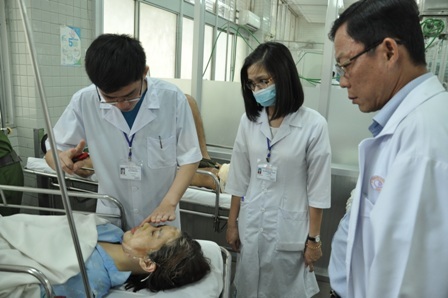 Kinh hoàng di chứng bỏng do tạt axit - 2 Nữ sinh bị tạt axit ở TP Hồ Chí Minh khó phục hồi được thị lực.