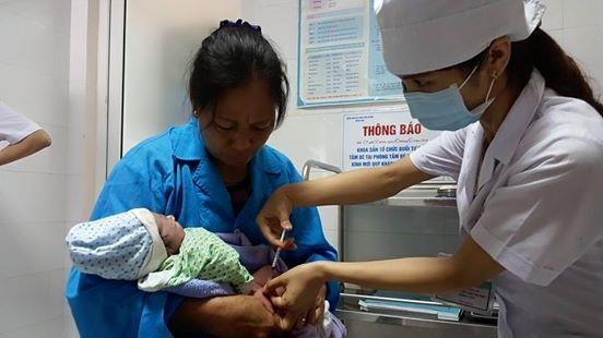 WHO quan ngại về tỉ lệ nhiễm vi rút viêm gan B, C ở Việt Nam - 2 Tiêm đủ số mũi vắc xin ngừa viêm gan B, trong đó có mũi 24 giờ sau sinh là biện pháp hiệu quả phòng ngừa căn bệnh nguy hiểm này.