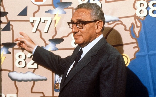 Bí mật giá sách của ông Tập Cận Bình - 2 Chính trị gia người Mỹ Henry Kissinger. (Ảnh: Rex Features)