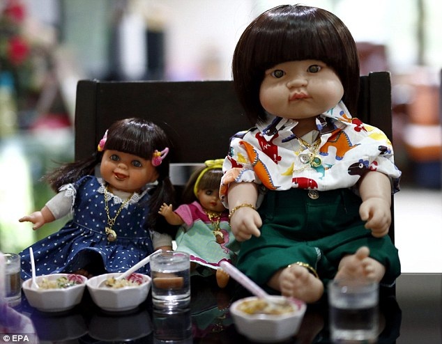 Hàng không Thái Lan bán vé máy bay cho búp bê - 1 Hàng không Thái Lan bán vé máy bay cho búp bê. (Ảnh: EPA)