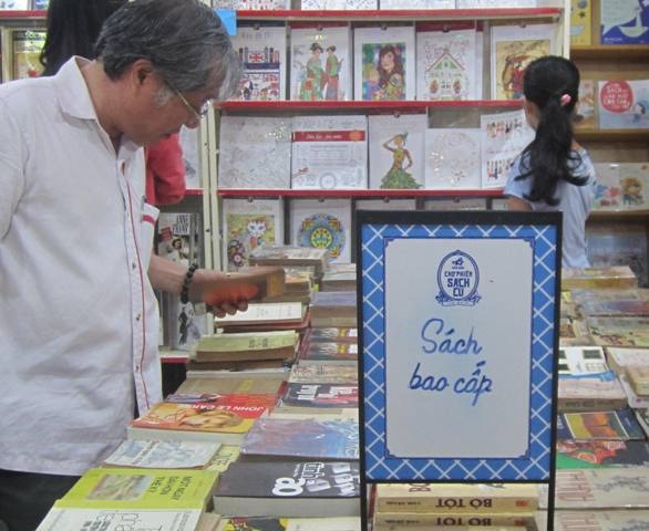 Các loại sách tiền chiến, sách thời bao cấp, sách do các nhà xuất bản Liên Xô in… thu hút nhiều người mua