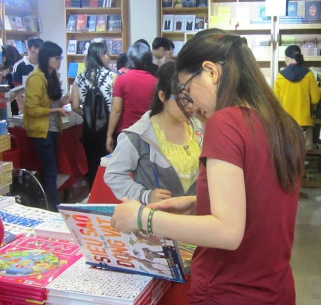 Nhiều bạn trẻ ở TPHCM vẫn yêu thích sách, có thói quen sưu tầm sách