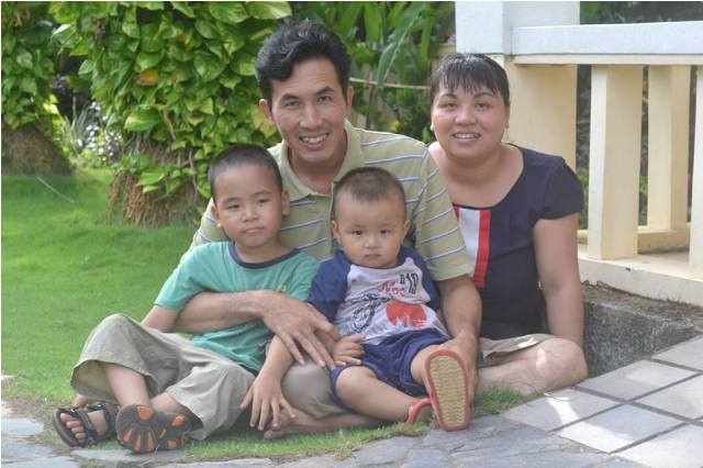 Cộng đồng người khuyết tật “sốc” trước những lời bình về tình yêu của một diễn giả - 3
Ông Cử có gia đình hạnh phúc với vợ và 2 con trai.