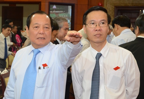 TPHCM chờ Bộ Chính trị phân công Bí thư Thành ủy - 3 Trong thời gian này, ông Lê Thanh Hải, nguyên Bí thư Thành ủy TPHCM khóa IX chỉ đạo Thành ủy TPHCM; ông Võ Văn Thưởng, Phó Bí thư Thường trực Thành ủy TPHCM khóa X điều hành hoạt động của Thành ủy TPHCM.