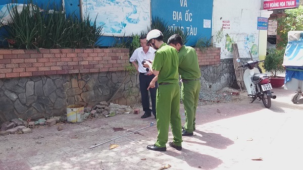 Nhậu xong không trả tiền còn rút súng bắn người - 2 Hiện trường Vũ vị chém