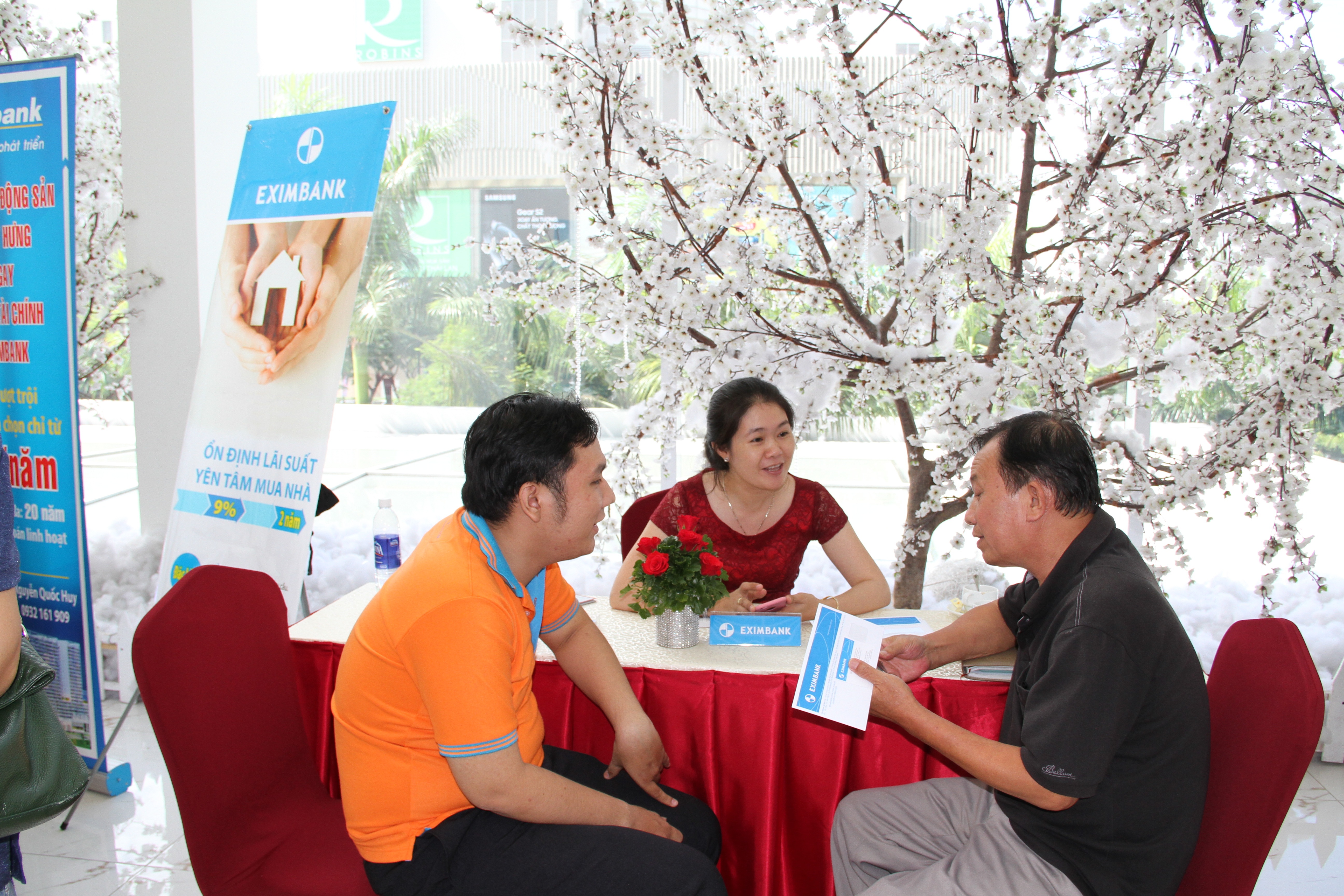 Ngân hàng Vietcombank, VIB, Sacombank và Eximbank đều có chương trình ưu đãi lãi suất dành riêng cho khách có nhu cầu vay mua nhà ở dự án Hưng Phúc – Happy Residence