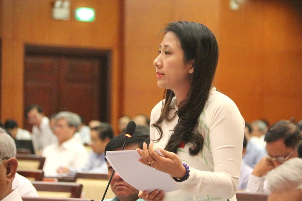 4 sở ngành "loay hoay" với... trò chơi bắn cá (!?) - 1 Đại biểu Phạm Thị Thanh Hiền phản ánh trò chơi bắn cá là cờ bạc trá hình nhưng được cấp phép rất dễ dàng
