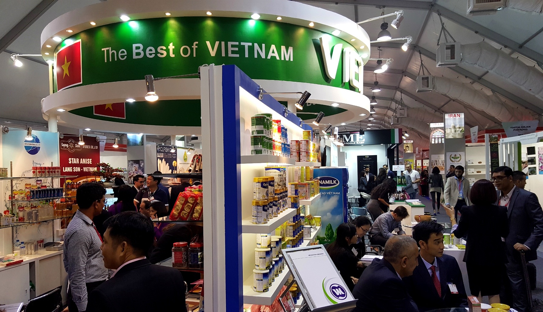 Vinamilk ký được hợp đồng "khủng" xuất khẩu sữa ngay trong ngày đầu tiên - 4 Khu vực gian hàng các doanh nghiệp Việt Nam tại hội chợ Gulfood 2016