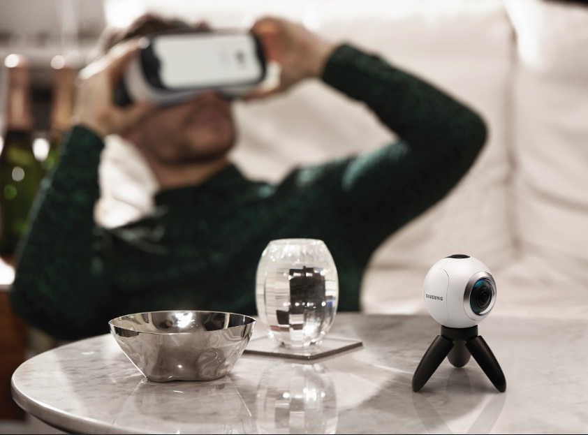 Samsung và tầm nhìn về tương lai của hệ sinh thái công nghệ - 4 Trải nghiệm của người dùng sẽ được nâng lên những tầm cao mới cùng hệ sinh thái Galaxy, trong đó Galaxy S7/S7 edge đóng vai trò trung tâm liên kết các thiết bị số nghe nhìn tiên tiến