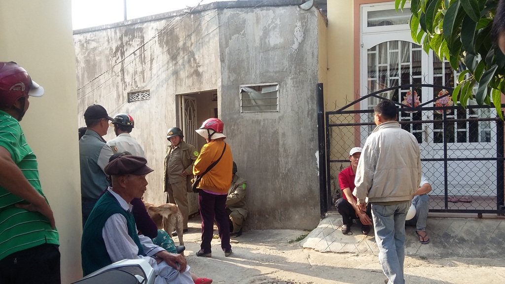 Bị la mắng, con trai đâm chết cha - 1 Hiện trường căn nhà nơi xảy ra vụ án