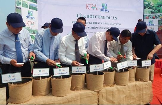 
Những hạt giống đầu tiên được gieo, khởi đầu cho hành trình chuẩn hóa hoa quả Việt, thắp lên ước mơ về một ngành nông nghiệp chất lượng cao
