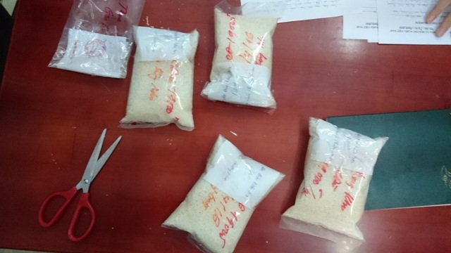 Số gạo bị tố là gạo bẩn bị niêm phong để kiểm tra