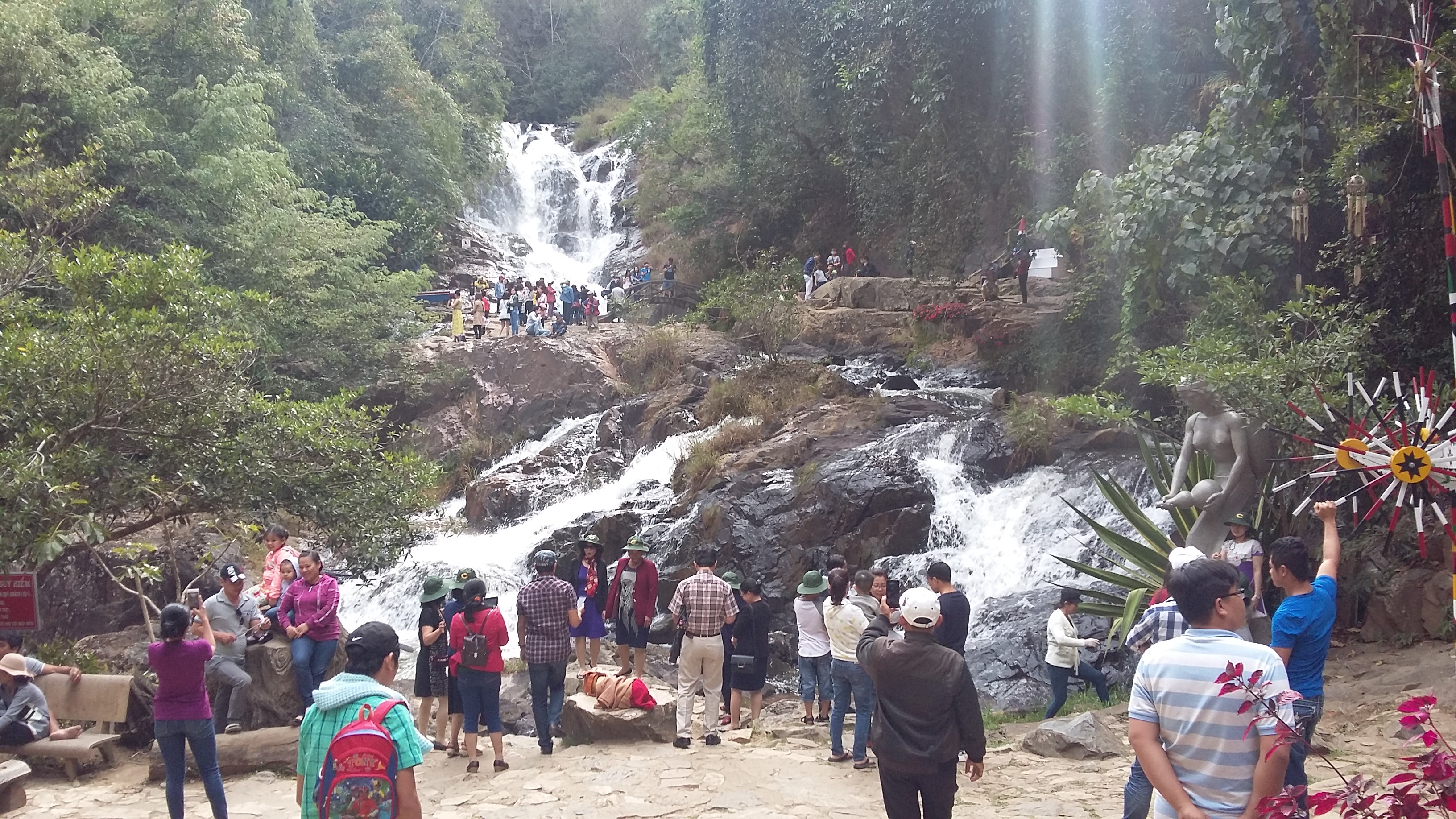Thẩm định tour du lịch mạo hiểm khiến 3 du khách Anh tử nạn - 1 Thác Datanla nơi xảy ra vụ tai nạn khiến 3 du khách Anh tử nạn