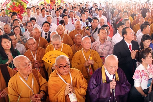 Khánh thành Học viện Phật giáo Việt Nam tại TPHCM - 3 Các vị lãnh đạo chính quyền cùng hàng trăm tăng ni phật tử tham dự lễ khánh thành