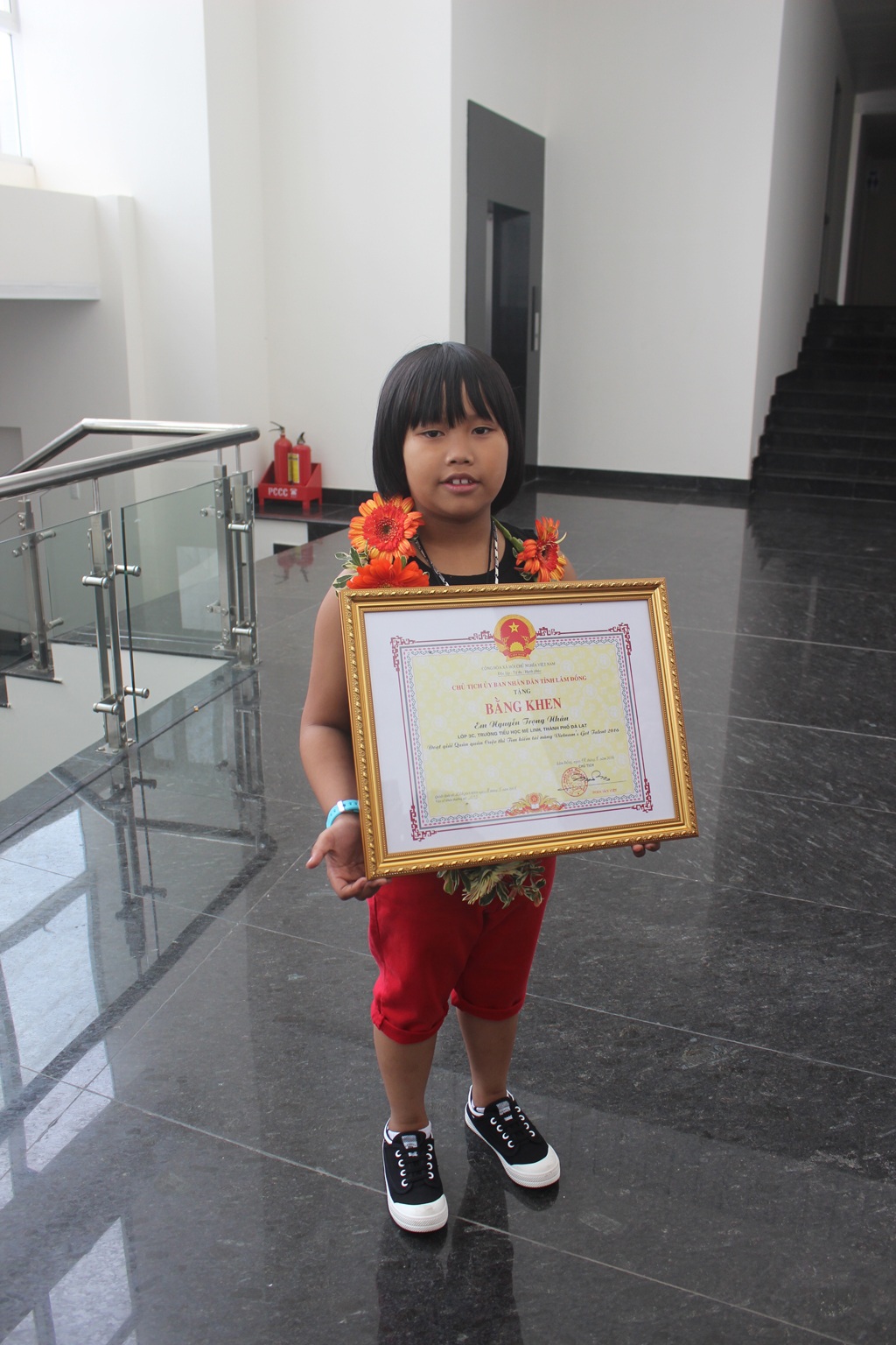 “Thần đồng đánh trống” Trọng Nhân nhận bằng khen của tỉnh Lâm Đồng