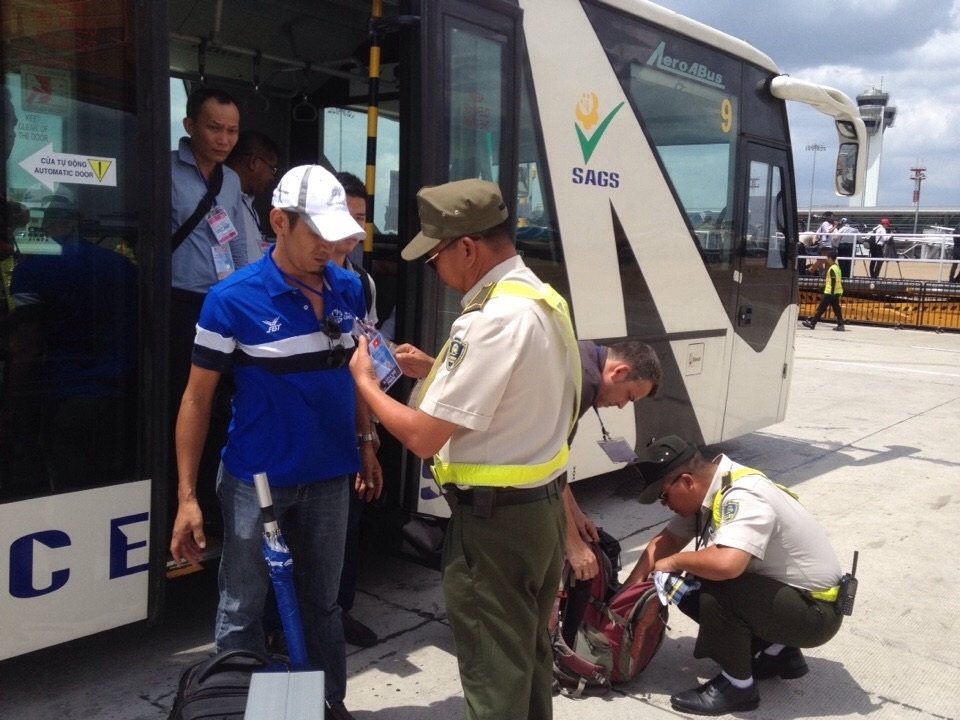 
Kiểm tra an ninh gắt gao.
