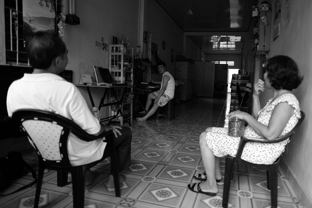 Người cha gần 30 năm đồng hành cùng con bị bệnh Down - 1 Ông Mỹ cùng vợ đã 28 năm kiên trì theo con từng bước để giúp Mừng phát triển từ một cậu bé bị bệnh Down bẩm sinh thành người bình thường