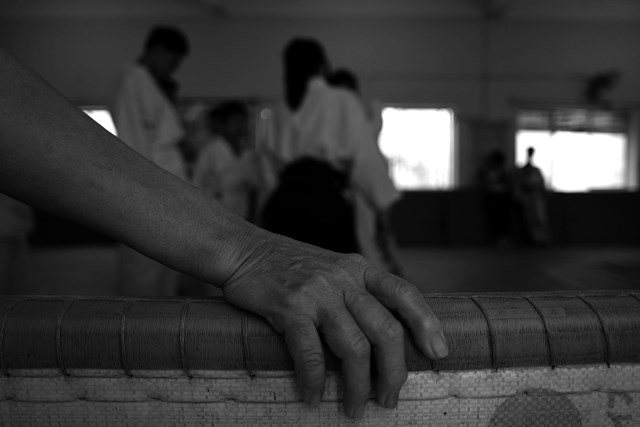 Người cha gần 30 năm đồng hành cùng con bị bệnh Down - 15 Đôi bàn tay người đàn ông gần 70 tuổi này bắt đầu nhăn nheo khi đã trải qua biết bao cùng con trên mọi chặng đường.