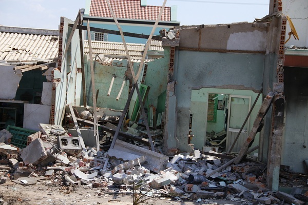 Cả căn nhà bị thổi bay