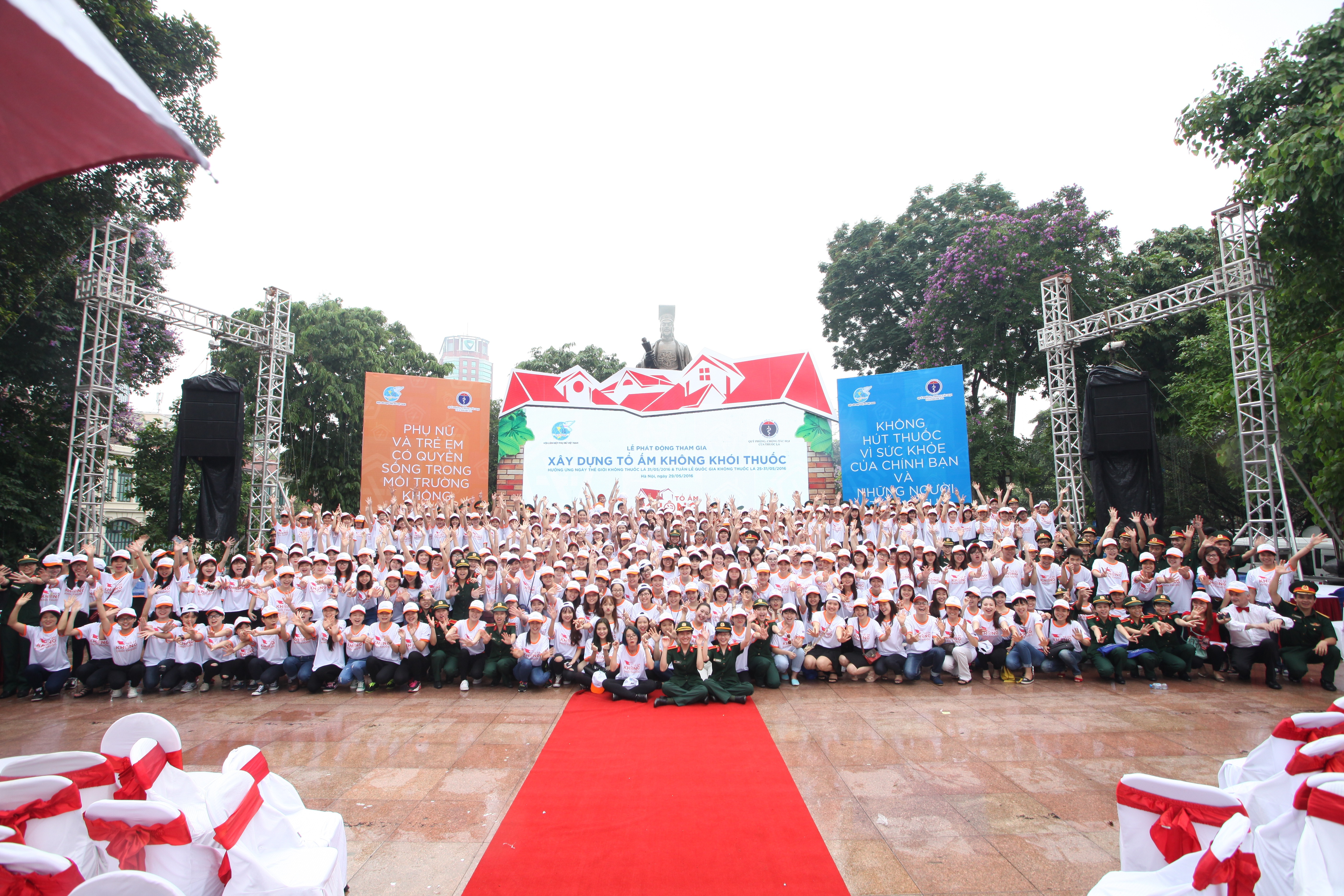 Hàng ngàn người tham dự lễ phát động chương trình