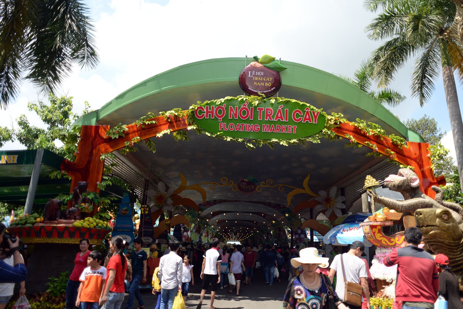 Lễ hội trái cây Nam bộ diễn ra tại KDL Suối Tiên thu hút nhiều du khách tham quan