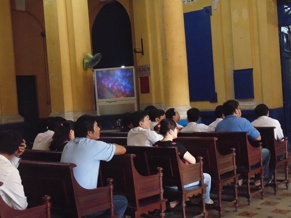 Mọi thông tin phiên tòa được được truyền trực tiếp ra khu vực dành cho người có quyền lợi và nghĩa vụ liên quan.