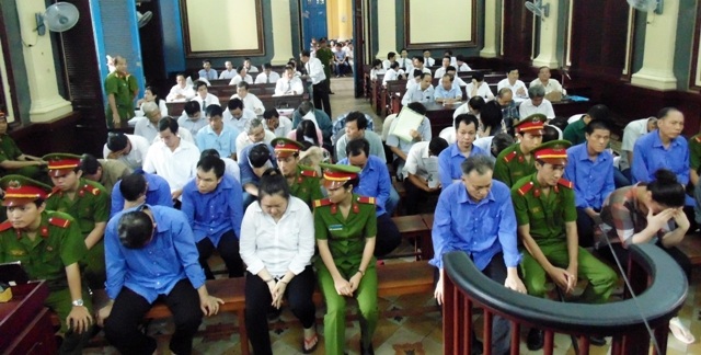 Các cán bộ Hải quan An Giang tại tòa