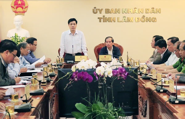 Tai nạn trên đèo Prenn: Chiếc phanh hỏng cướp 7 mạng người! - 1
Thứ trưởng Bộ GTVT Nguyễn Ngọc Đông chủ trì buổi họp