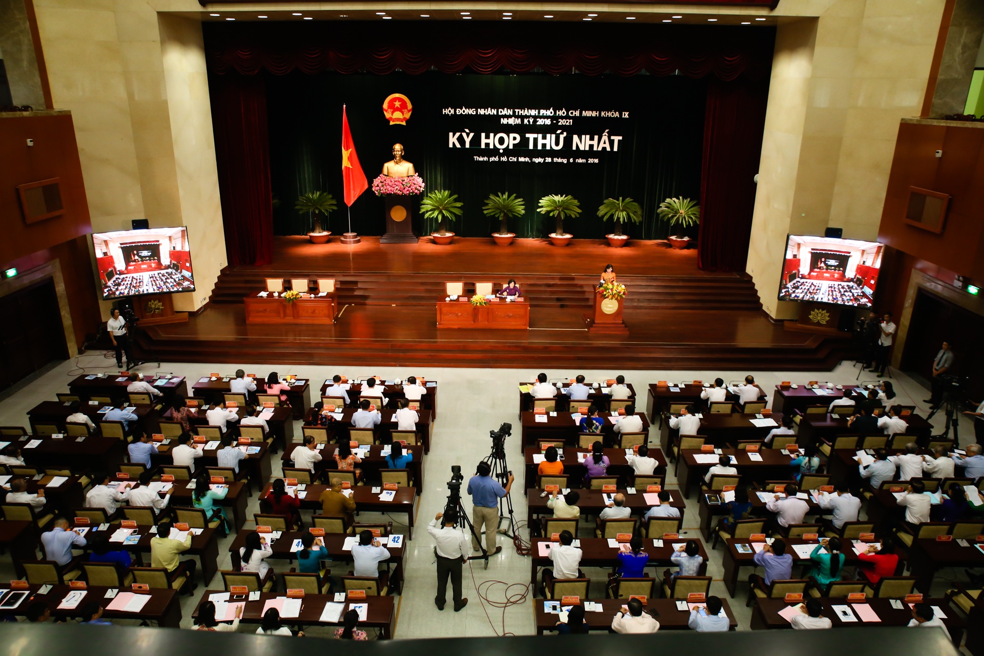 Khai mạc kỳ họp thứ nhất HĐND TPHCM khóa IX