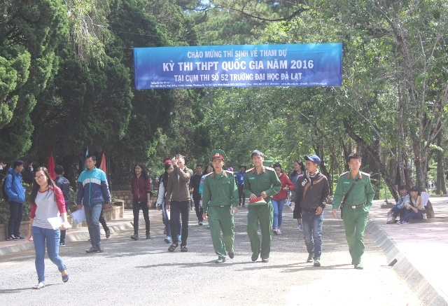 Nhiều thí sinh vắng mặt tại cụm thi tỉnh Lâm Đồng