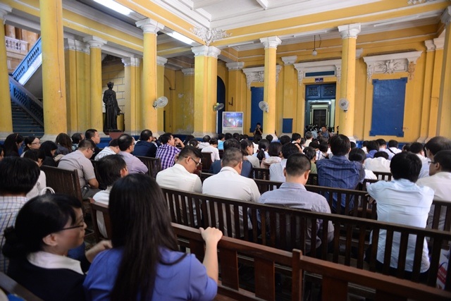 Hàng chục ngàn tỷ đồng Phạm Công Danh rút đã đi về đâu? - 2 Hàng trăm người liên quan dự khán phiên tòa