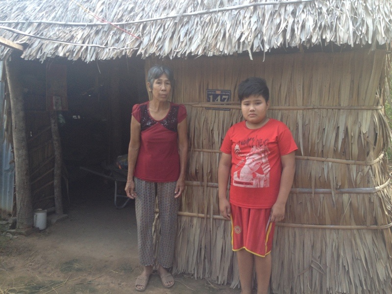 Trong rất khỏe mạnh nhưng bé Nhớ bị mỏng thành mạc, hầu như ngày nào cũng bị chảy máu mũi mà không cầm được