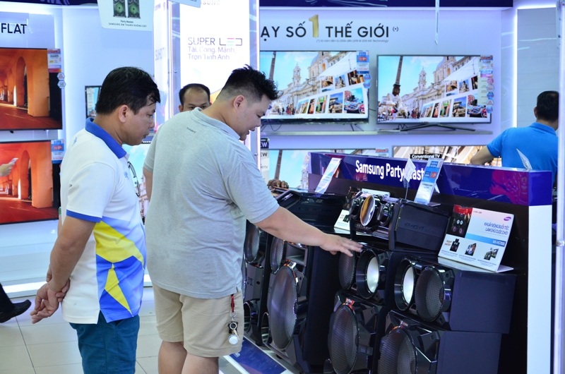 Với quy mô 150.000 tỷ đồng/năm, ngành bán lẻ điện máy đang được nhiều ông lớn nhảy vào đầu tư
