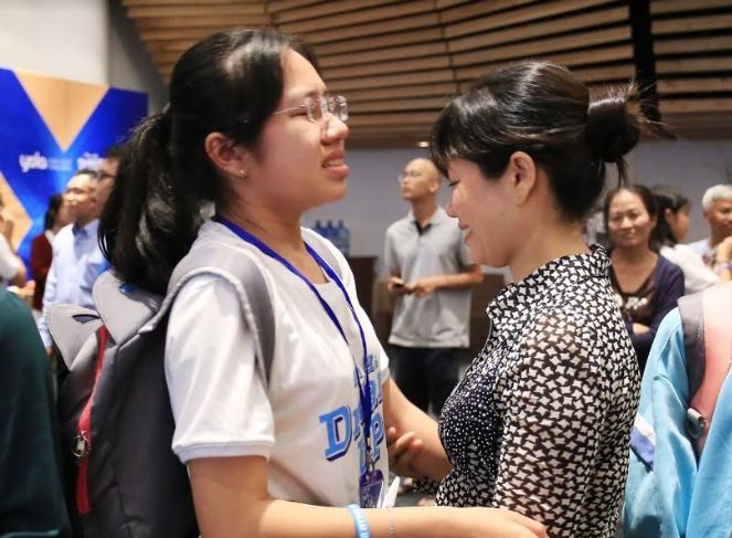 Cuối chương trình, các trại sinh bất ngờ và vỡ òa cảm xúc khi gặp được cha mẹ ngay tại trại hè “Dream UP!”. Thông qua trại hè “Dream UP!”, mỗi trại sinh khám phá ước mơ thật sự của bản thân, đánh thức nghị lực và biết cách hoạch định lộ trình để đạt được ước mơ đó. Đây cũng là ý nghĩa nhân văn mà Trung tâm YOLA - Anh Ngữ Thông Minh, đơn vị tổ chức chương trình mong muốn mang đến cho các bạn trẻ.