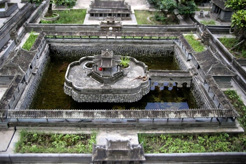 Anh Tùng xây dựng quần thể này nhằm mục đích báo hiếu cha mẹ, và gìn giữ cho con cháu sau này luôn nhớ về cội nguồn, gia phong dù có đi làm ăn xa.