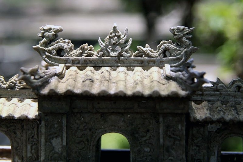 Những chi tiết chạm trỗ vừa tinh xảo vừa đảm bảo giống y thật với cố đô Huế phải mất hàng tháng, thậm chí hàng năm trời mới thực hiện xong.