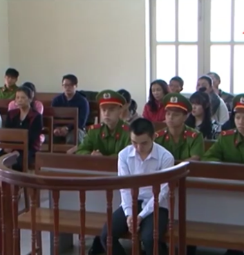Bênh mẹ, con trai đâm chết cha ruột - 1 Vương Chí Bảo trước vành móng ngựa