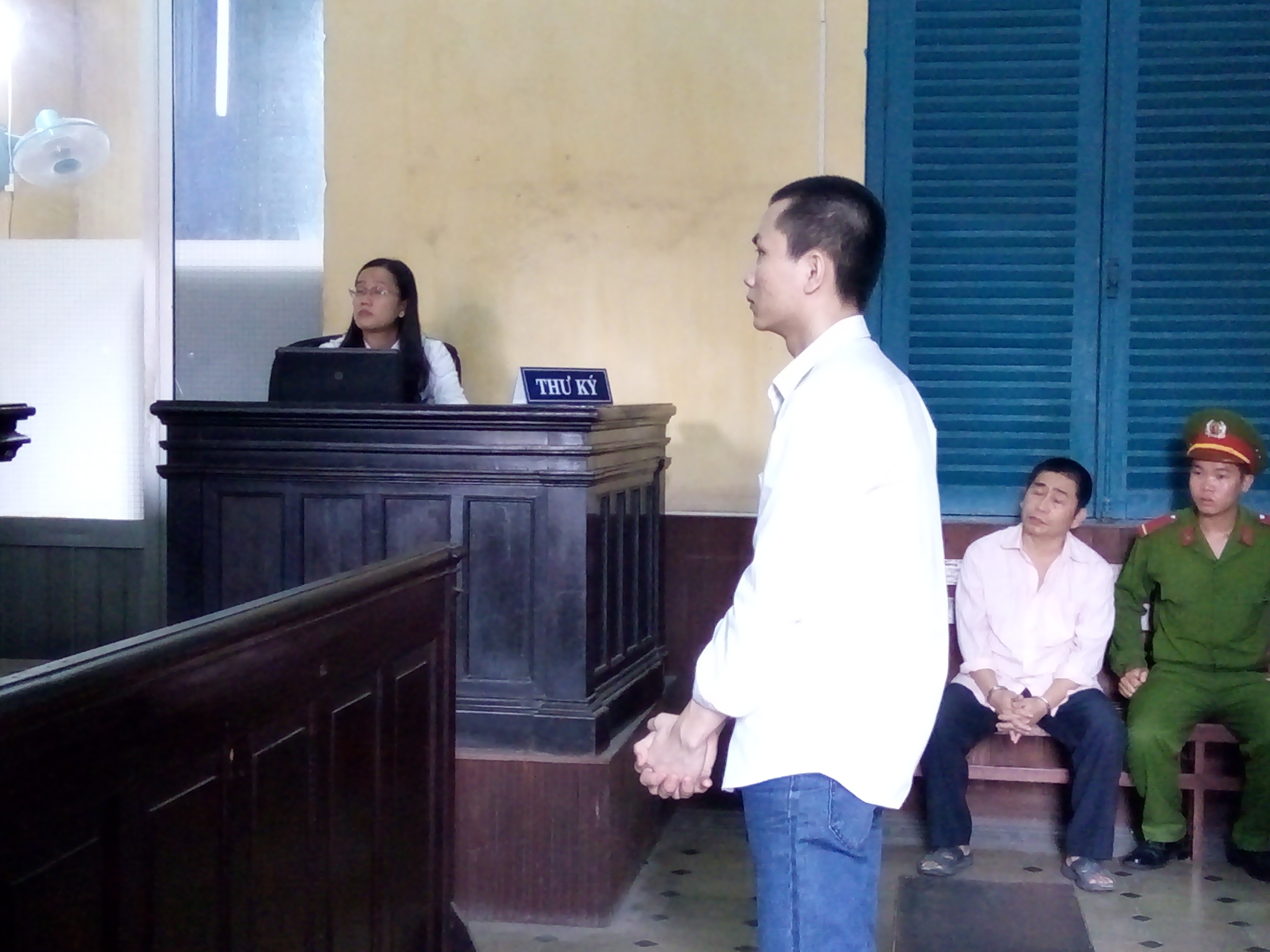 Bênh em, anh giết chết học sinh lớp 8 - 1 Bị cáo Khánh tại phiên tòa xét xử phúc thẩm
