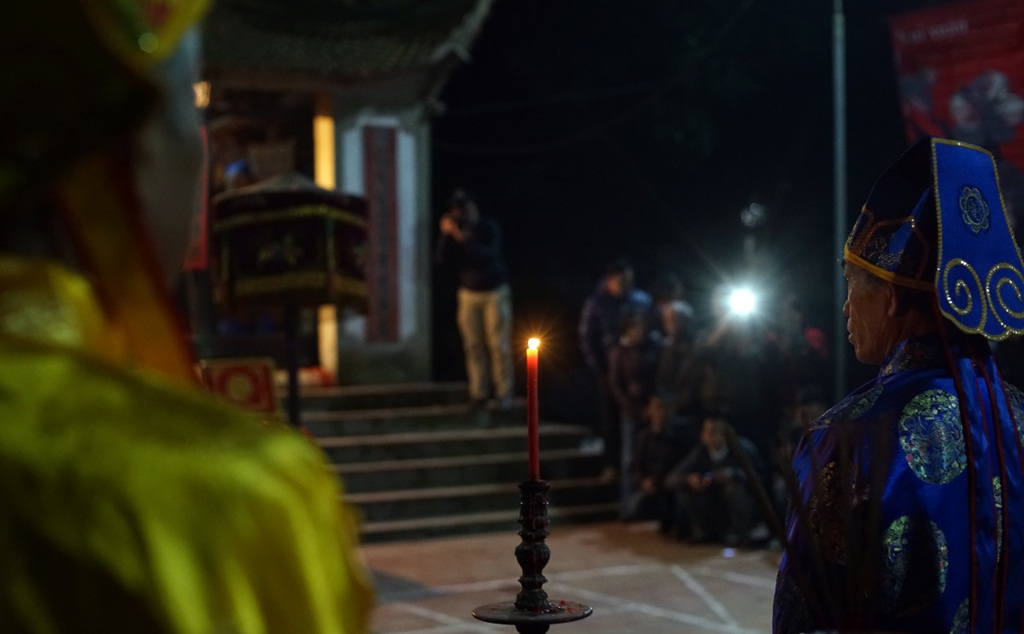 
Phần lễ này diễn ra trong khoảng một tiếng đồng hồ.
