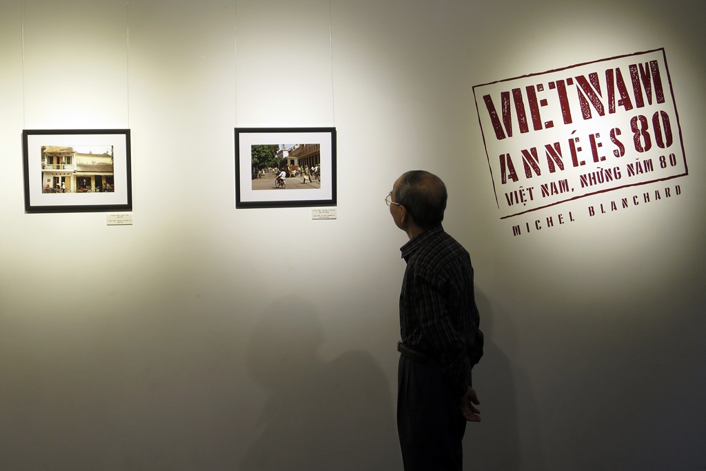 
Triển lãm Việt Nam, những năm 80 còn diễn ra tại Viện Pháp ngữ- LEspace, 24 Tràng Tiền, Hà Nội đến hết tháng 4 năm 2016.
