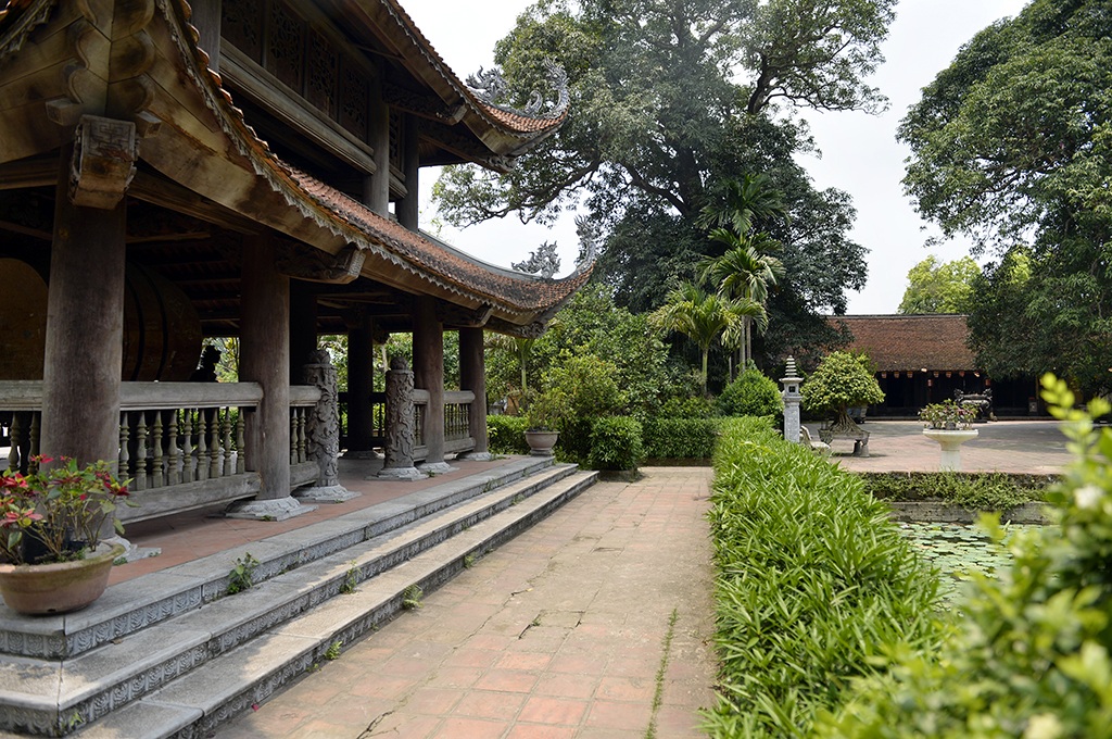 
Chùa Nôm đã được cấp chứng nhận Di tích lịch sử cấp quốc gia. Vẻ cổ kính xen kẽ cùng cây cỏ hoa lá xanh tươi mơn mởn đem lại cho ngôi chùa một vẻ đẹp mà bạn sẽ khó tìm thấy ở nơi nào khác.
