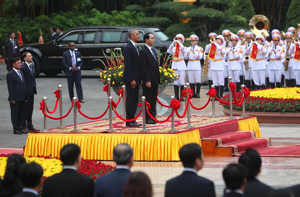 
Quốc ca Việt Nam cất lên ngay sau đó.
