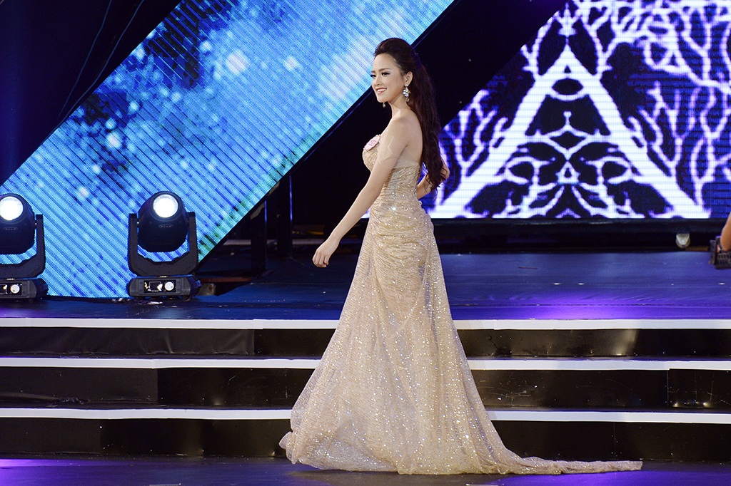 Điểm đáng chú ý và được nhiều khán giả biết đến hơn là cô từng được diện kiến Tổng thống Obama trong lần ông đến thăm Việt Nam cuối tháng 5 vừa qua, tại Trung tâm hội nghị Quốc gia Hà Nội.