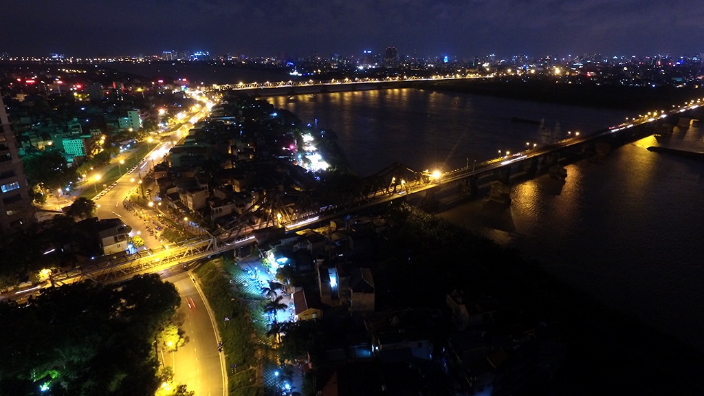 
Cầu Long Biên và cầu Chương Dương từng là biểu tượng kết nối hai bờ sông Hồng.
